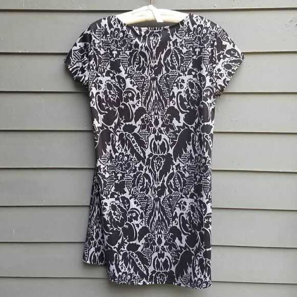 NWT Reborn Gray Black Print Tunic Top size Large - Picture 2 of 11